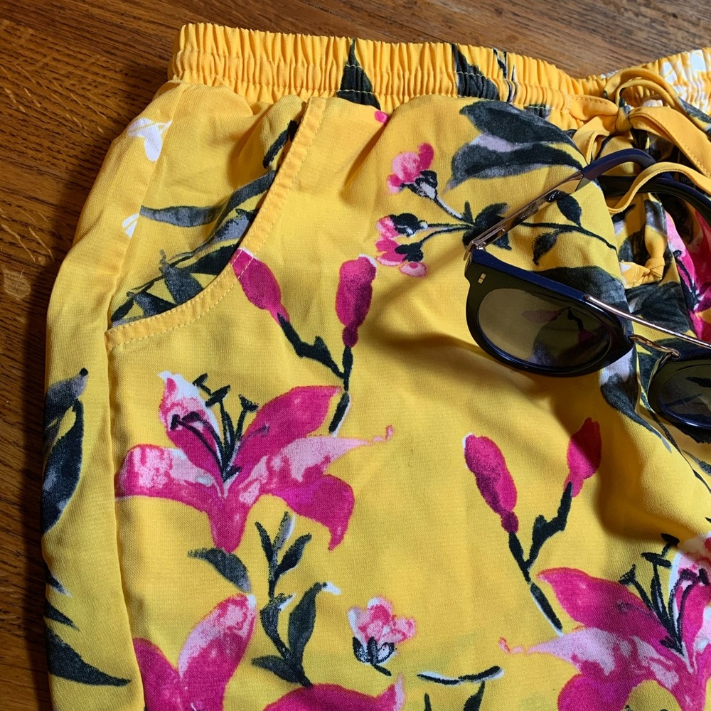 West loop Floral Shorts
